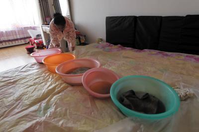清流楼上漏水，住户失联，小区没物管，业主维权难！律师来支招……